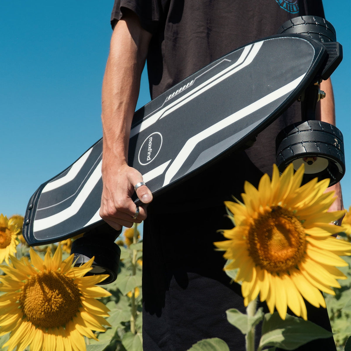 Maxfind Cyber Mini Electric Skateboard with Remote, 32.8", Dual Hub Motors, 24 mph, 15 Miles, App Control