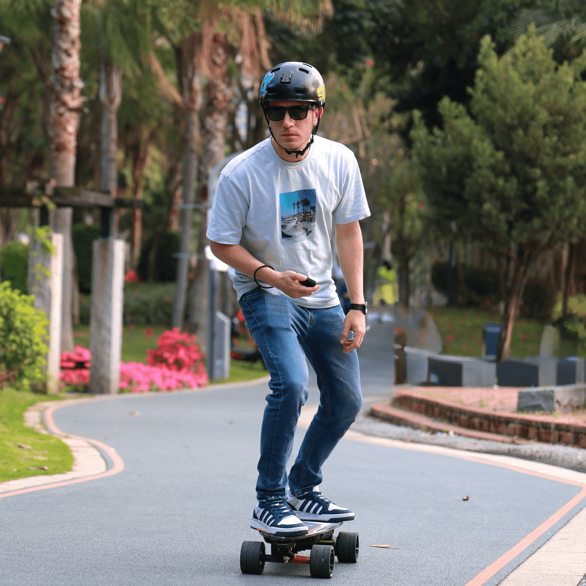 Maxfind Cyber Mini Electric Skateboard with Remote, 32.8", Dual Hub Motors, 24 mph, 15 Miles, App Control